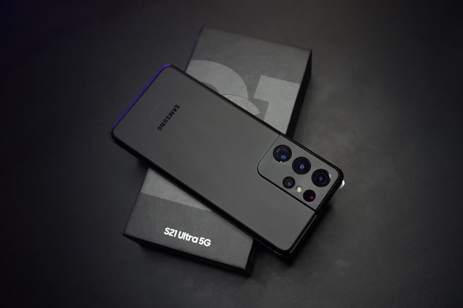 Samsung ekranas mirga ar tamsios dėmės? EFIX ekrano keitimo gidas