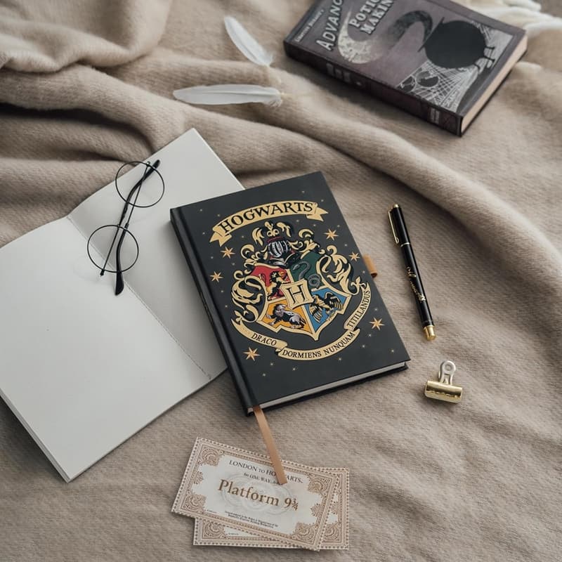 Harry Potter - Hogwarts A5 Notebook with Pen 3