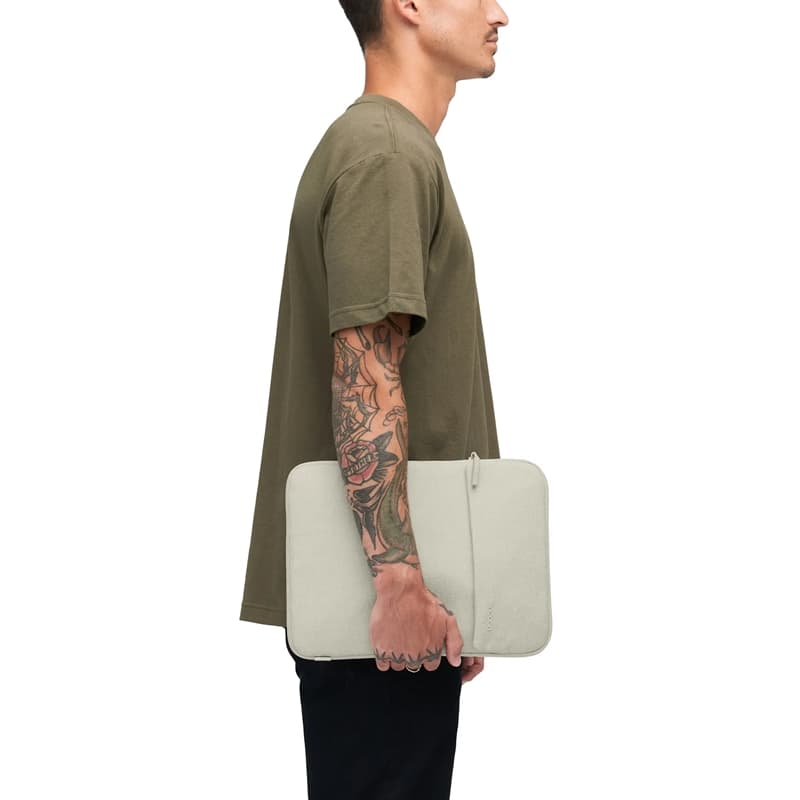 Incase Crosstown Sleeve with Woolenex - Case with Pocket for MacBook Pro 16" (M4/M3/M2/M1/2024-2021) (Black) 7