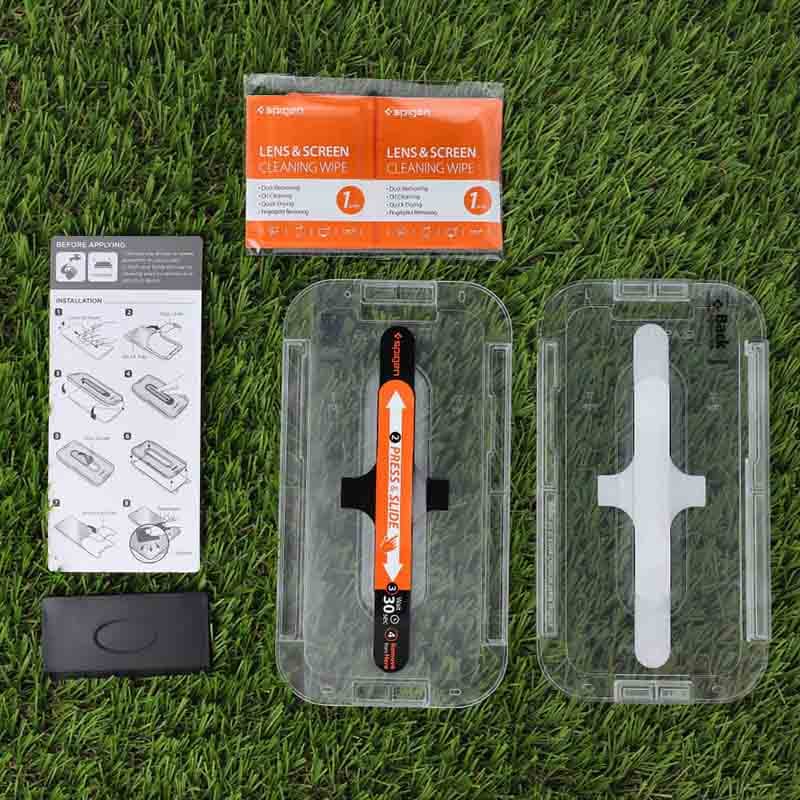 Spigen Glas.TR EZ Fit 2-Pack - Tempered Glass iPhone 12 / iPhone 12 Pro (Clear) 8