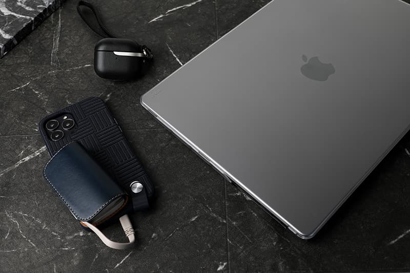 Moshi iGlaze - Hardshell Case for MacBook Pro Pro 16" (M4/M3/M2/M1/2024-2021) (Stealth Clear) 8