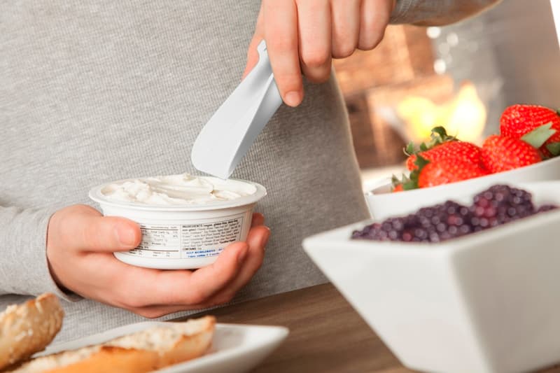 Quirky Scoop - Measuring Spoon and Spreading Knife (White) 2