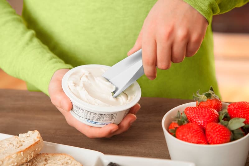 Quirky Scoop - Measuring Spoon and Spreading Knife (White) 3