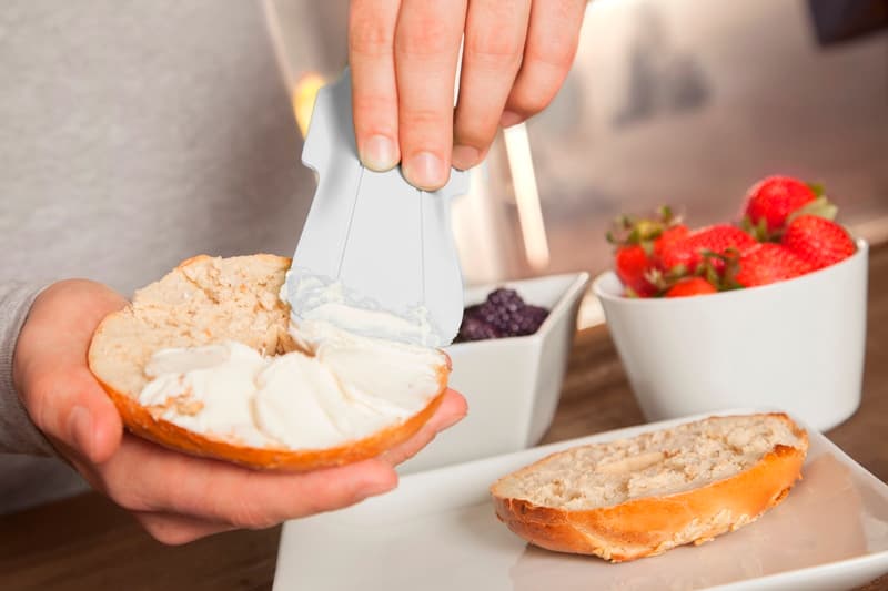 Quirky Scoop - Measuring Spoon and Spreading Knife (White) 4