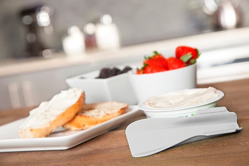 Quirky Scoop - Measuring Spoon and Spreading Knife (White) 5