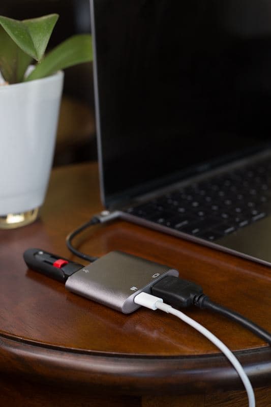 Kanex USB-C VGA Adapter with Power Delivery - USB 1,5 A, USB-C Power Delivery 60 W + VGA Full HD (Anodized Aluminum) 3