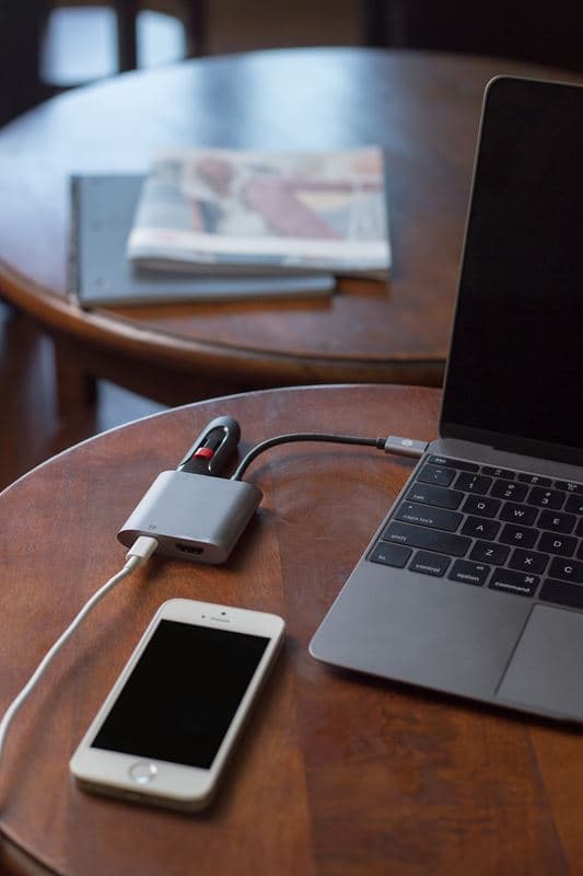 Kanex USB-C VGA Adapter with Power Delivery - USB 1,5 A, USB-C Power Delivery 60 W + VGA Full HD (Anodized Aluminum) 4