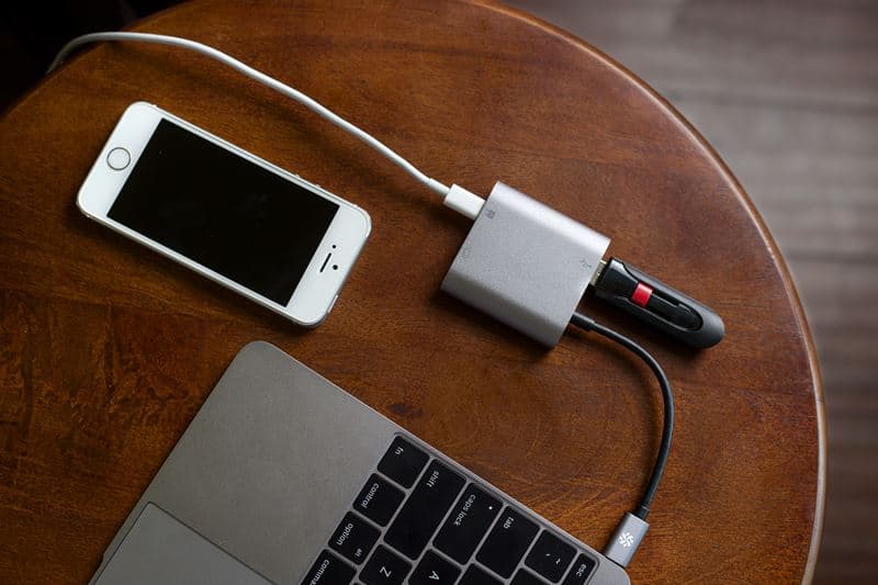 Kanex USB-C VGA Adapter with Power Delivery - USB 1,5 A, USB-C Power Delivery 60 W + VGA Full HD (Anodized Aluminum) 5