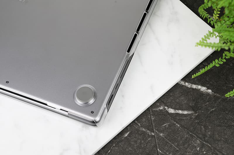 Moshi iGlaze - Hardshell Case for MacBook Air 13.6" M4 (2025) / M3 (2024) / M2 (2022) (Stealth Clear) 5