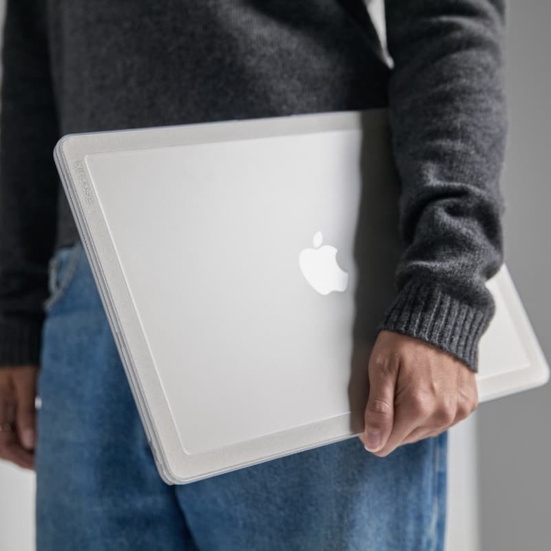 Incase Edge Hardshell Case - Case for MacBook Pro 16" (M4/M3/M2/M1/2024-2021) (Clear) 8