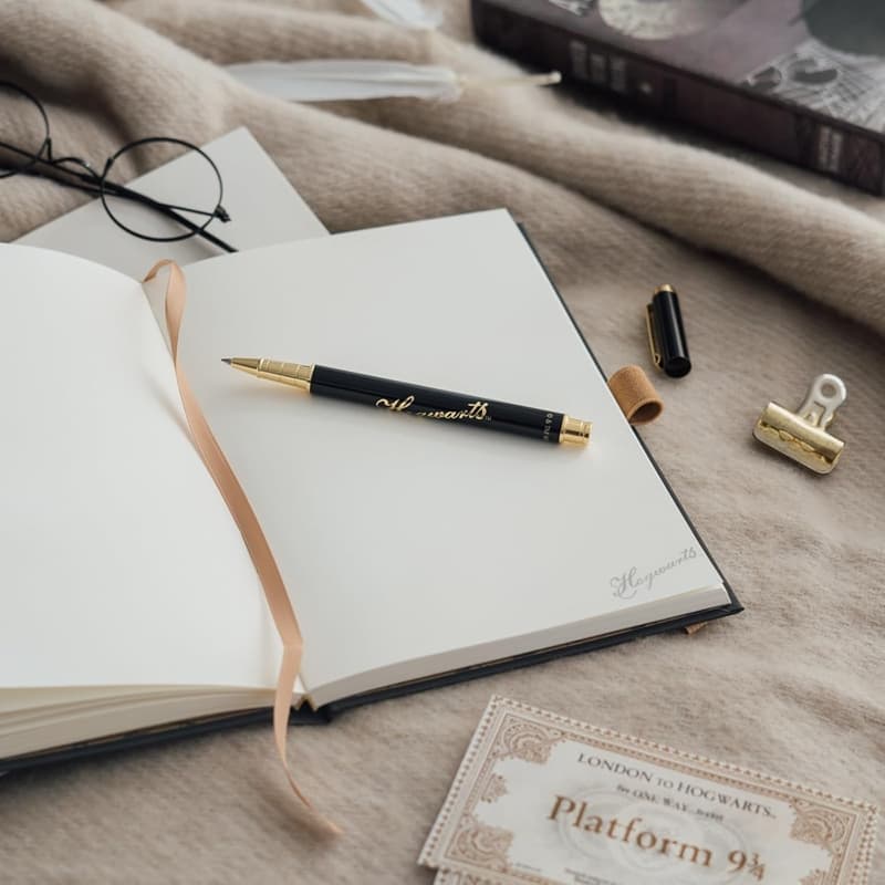 Harry Potter - Hogwarts A5 Notebook with Pen 4