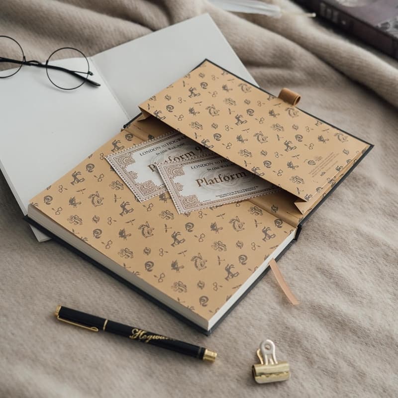 Harry Potter - Hogwarts A5 Notebook with Pen 5