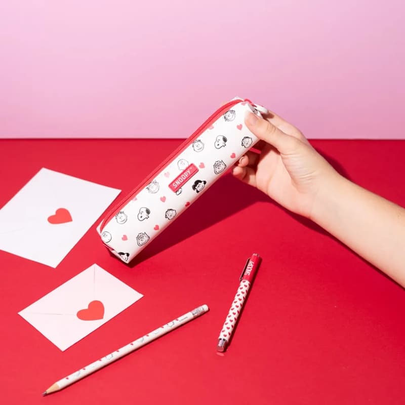 Snoopy - Pencil case with pen and pencil set from the Love Season collection 4