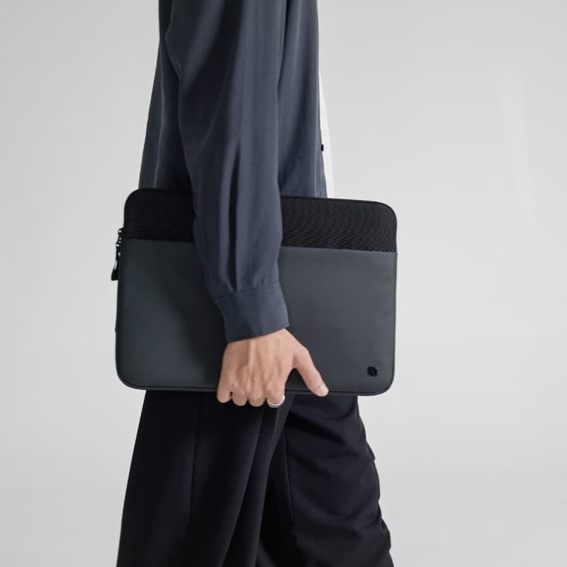 Incase A.R.C. Sleeve - Case with Pocket for MacBook Pro 16" (M4/M3/M2/M1/2024-2021) (Black) 8