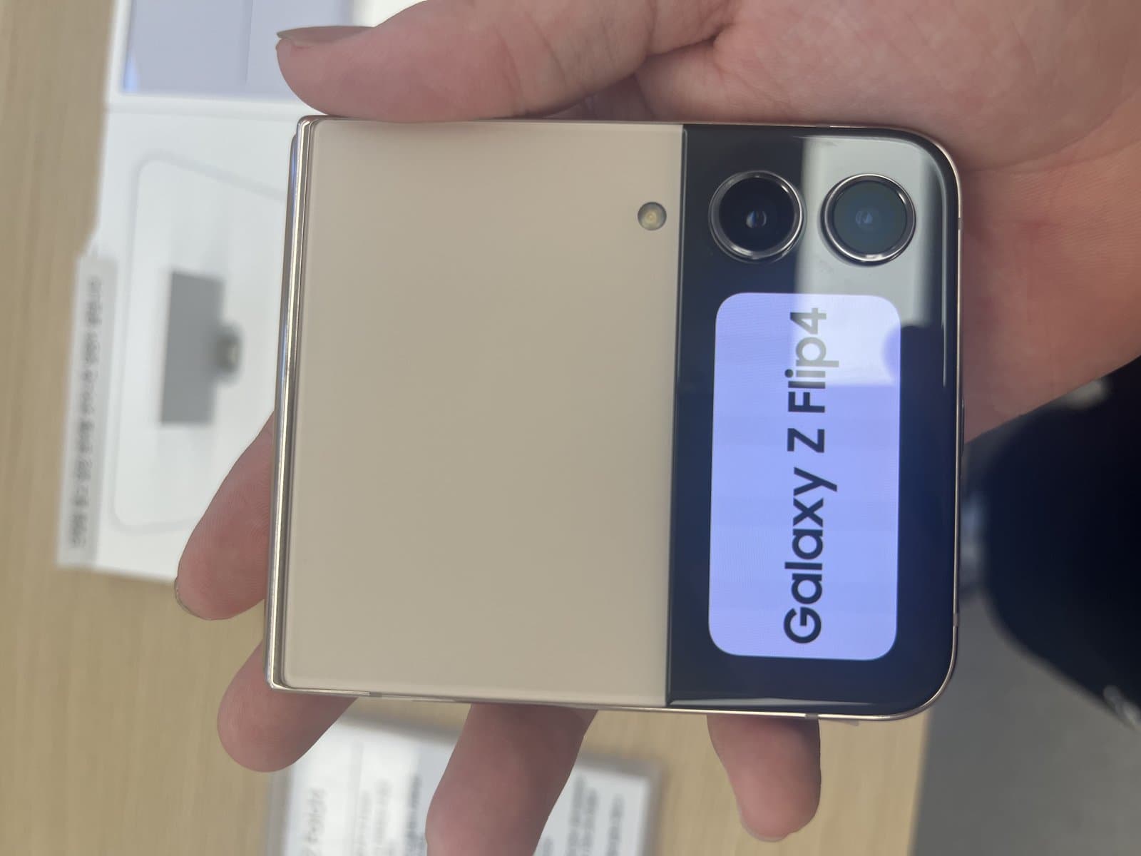 Samsung Galaxy Flip 4